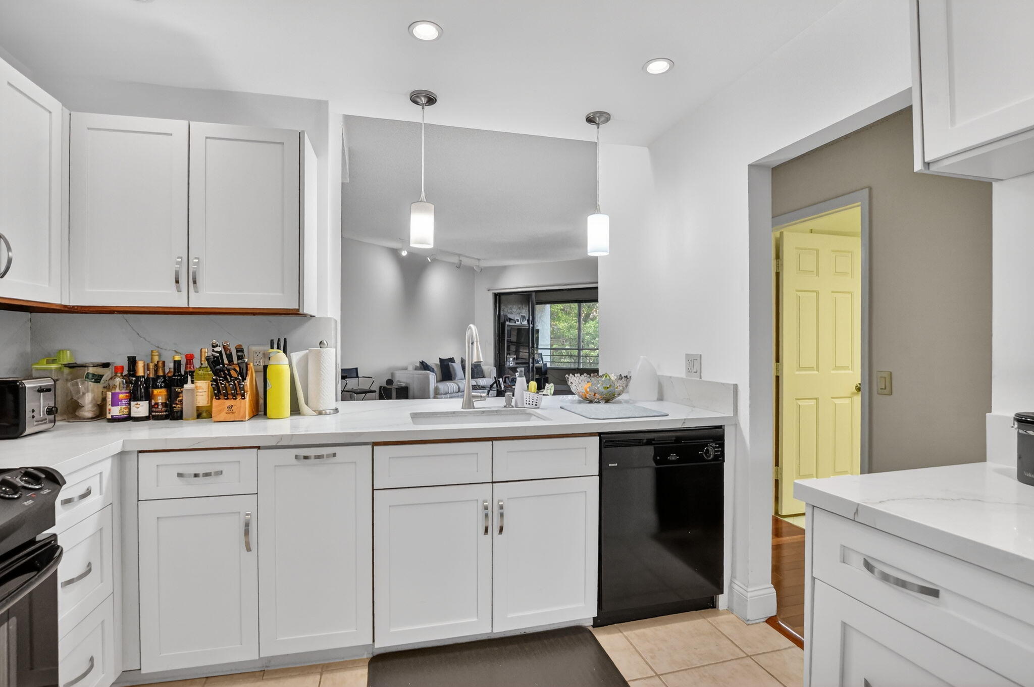 7535 La Paz Boulevard, Unit 301 Boca Raton, FL 33433 - Photo 16 of 45 kitchen