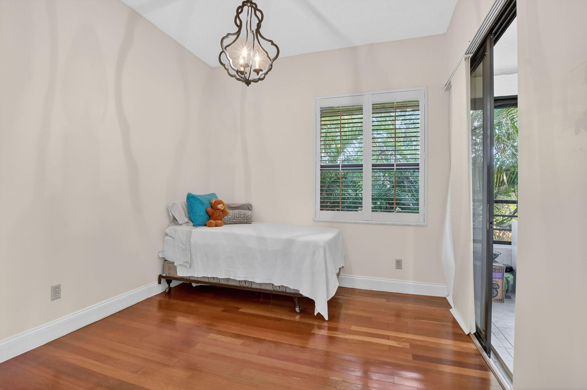 7535 La Paz Boulevard, Unit 301 Boca Raton, FL 33433 - Photo 28 of 45 2nd bedroom