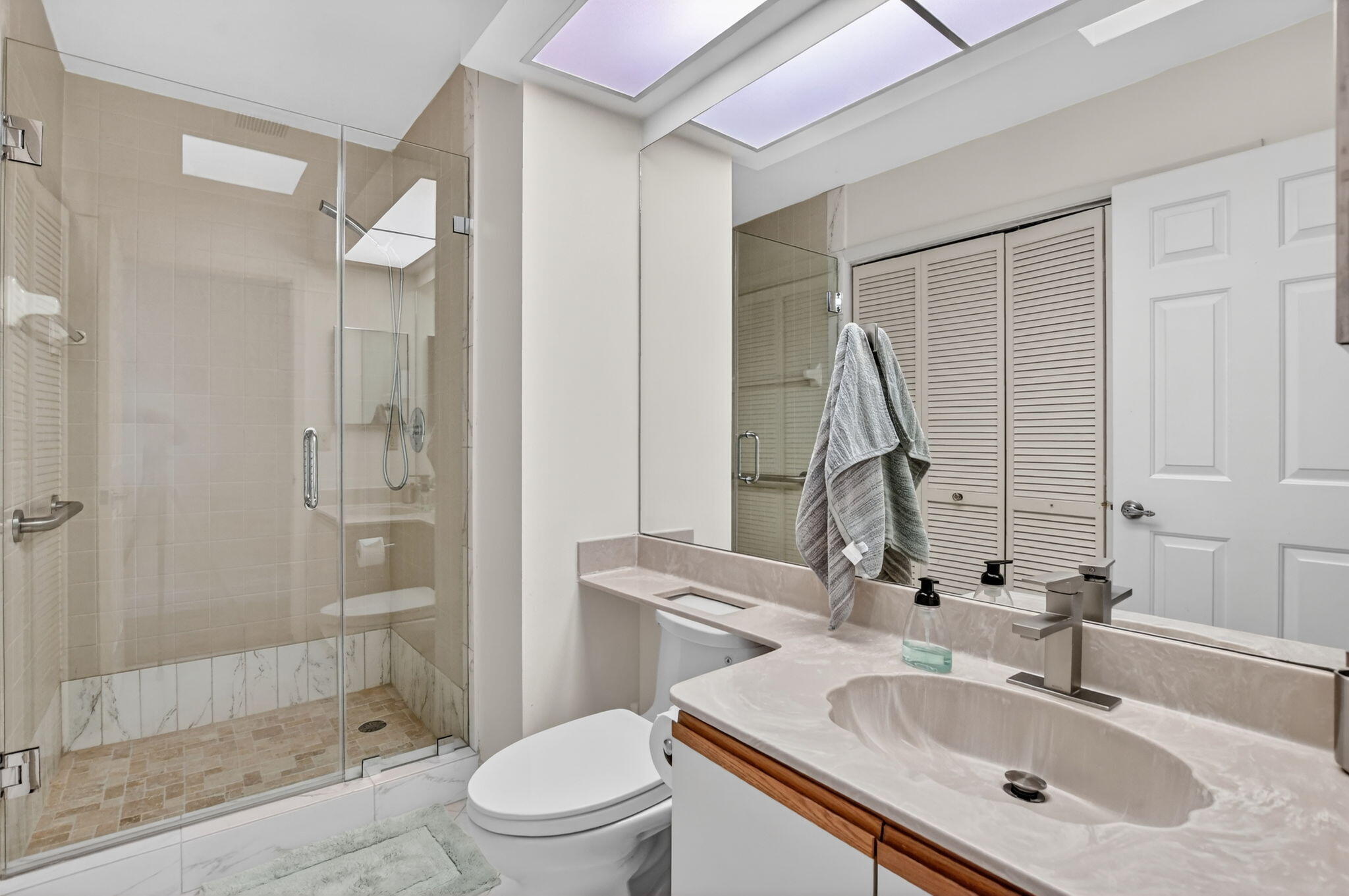 7535 La Paz Boulevard, Unit 301 Boca Raton, FL 33433 - Photo 29 of 45 2nd bath