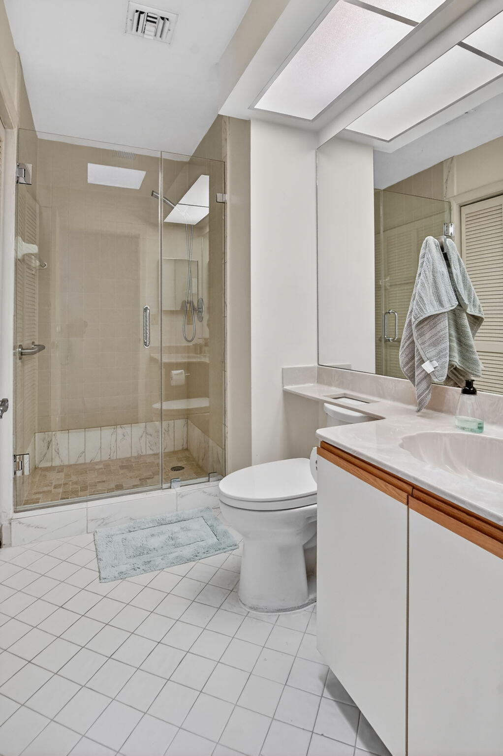 7535 La Paz Boulevard, Unit 301 Boca Raton, FL 33433 - Photo 30 of 45 2nd bath