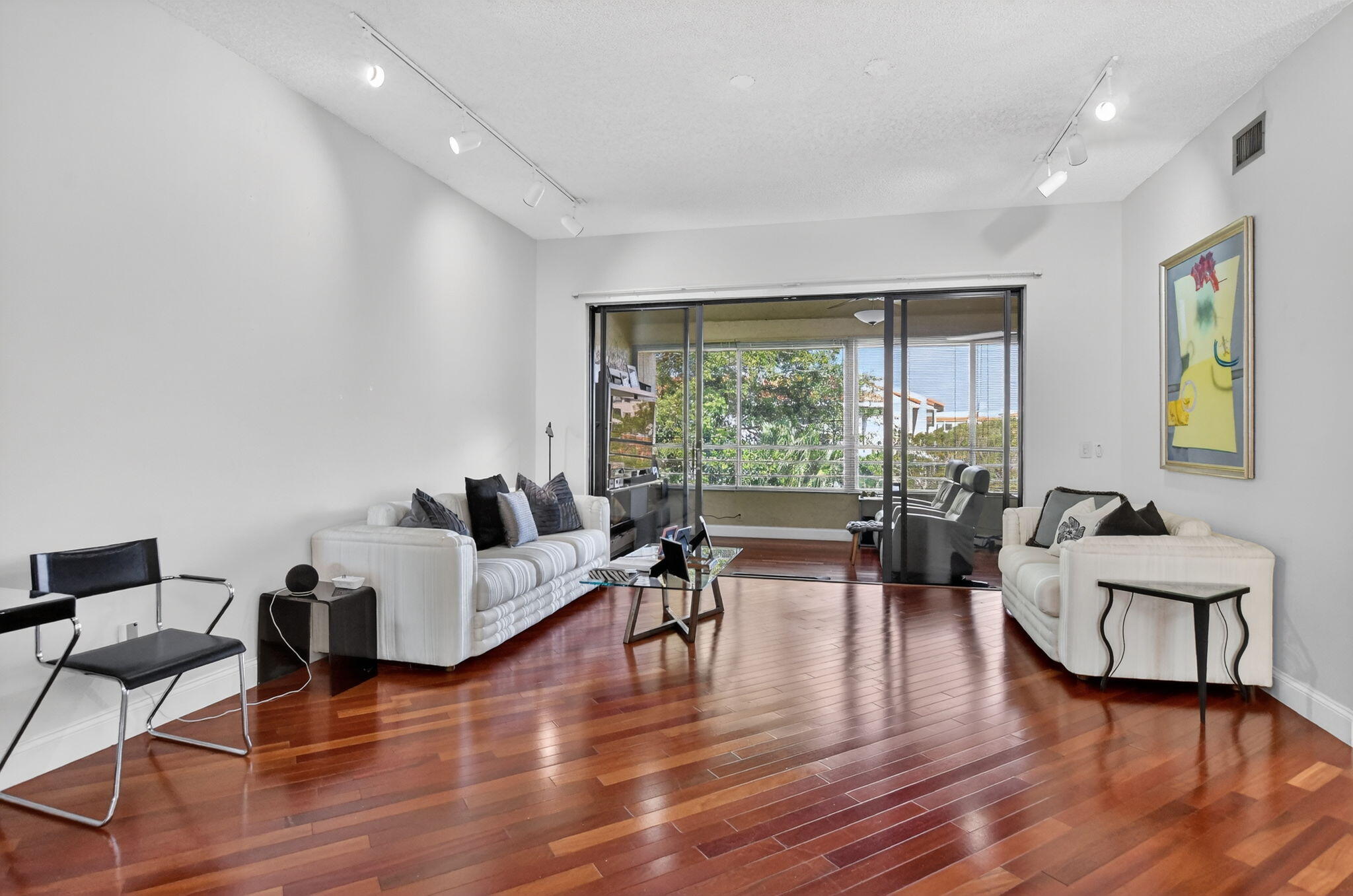 7535 La Paz Boulevard, Unit 301 Boca Raton, FL 33433 - Photo 4 of 45 Living area