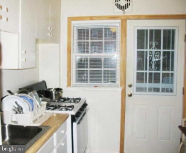 1338 Cedarcroft Road Baltimore, MD 21239 - Photo 4 of 7 Kitchen