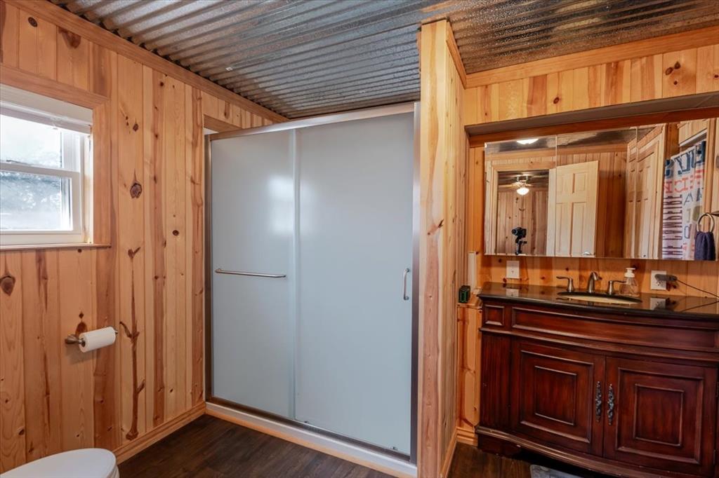 2334 San Bar Road, Unit 71 Graford, TX 76449 - Photo 20 of 40 Primary bathroom