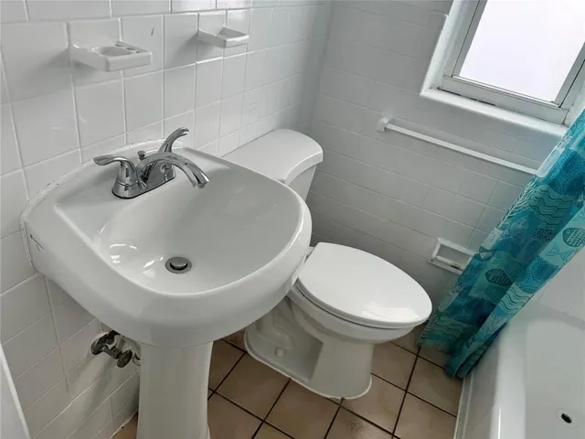 $1,325 | 2037 Madison Street, Unit 4, Hollywood, FL 33020