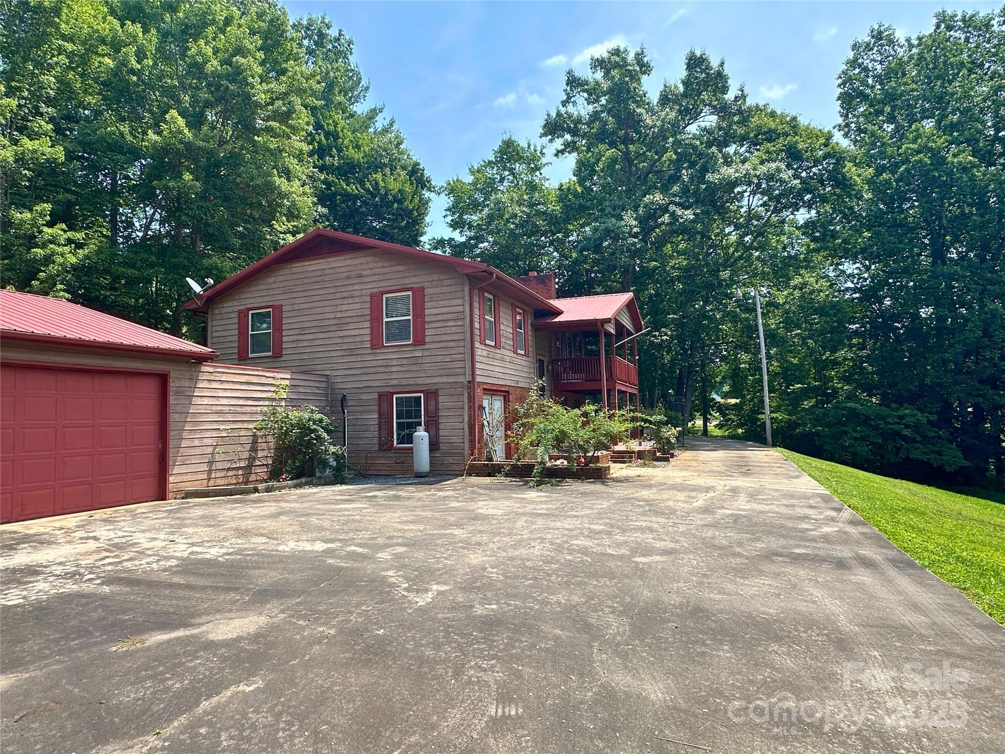 84 Randolph Road Marion, NC 28752 - Photo 2 of 33 Gallery Image 2