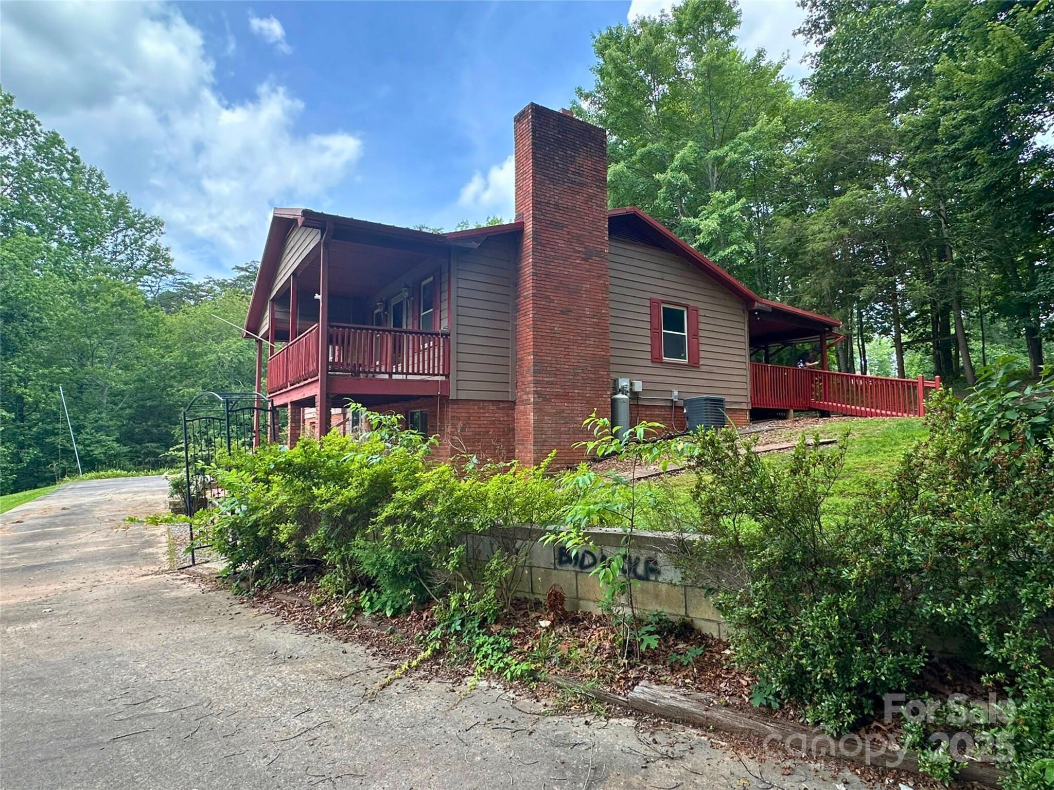84 Randolph Road Marion, NC 28752 - Photo 3 of 33 Gallery Image 3