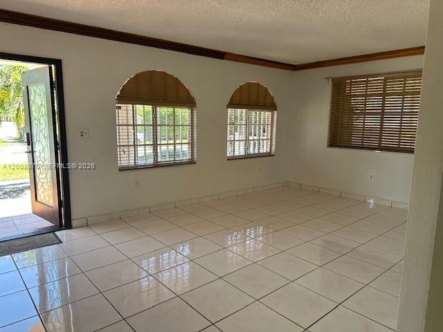6306 Southwest 39th Street Miami, FL 33155 - Photo 2 of 19 Living room