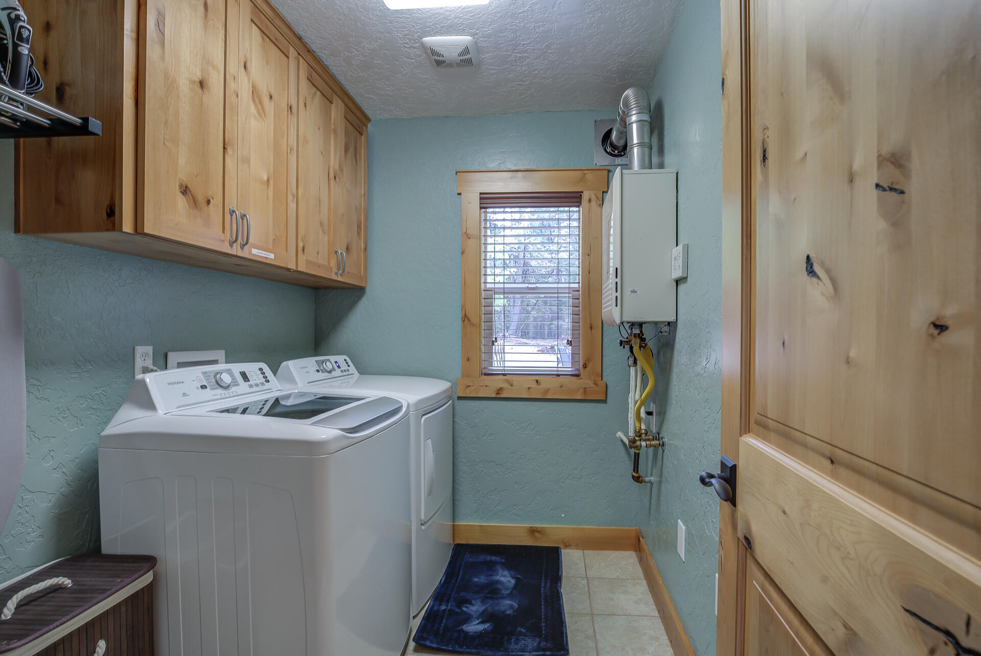 34607 Mountain Haven Road Shingletown, CA 96088 - Photo 23 of 63 a utility room with a window dryer and washer
