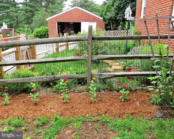 5926 Ridge Road Mount Airy, MD 21771 - Photo 9 of 15 Exterior (General)