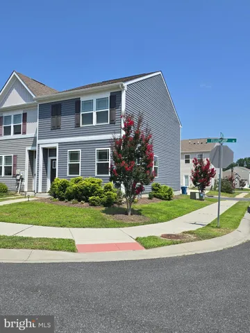 a front view of house with garage and yard
