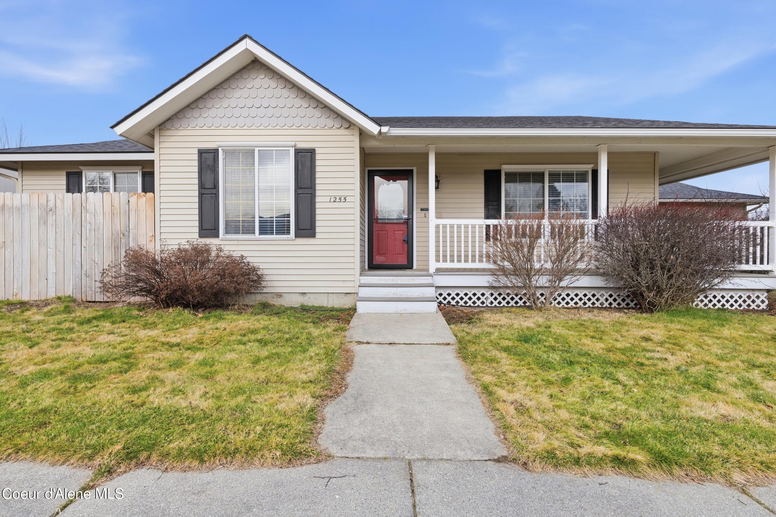 1255 East Stetson Avenue Post Falls, ID 83854 - Photo 3 of 37 3_img_2378