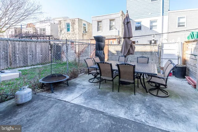 a view of a backyard with sitting area and outdoor seating