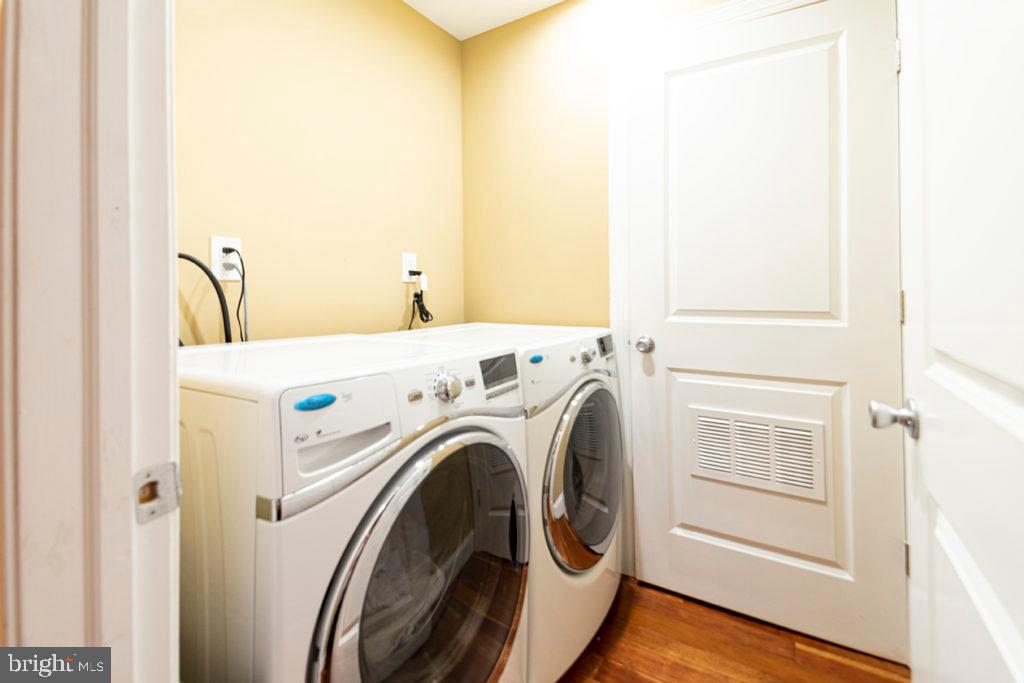 2107 Carpenter Street Philadelphia, PA 19146 - Photo 15 of 24 a utility room with dryer and washer
