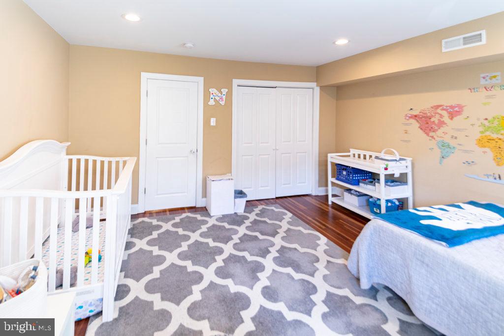 2107 Carpenter Street Philadelphia, PA 19146 - Photo 22 of 24 a bedroom with a bed and a window