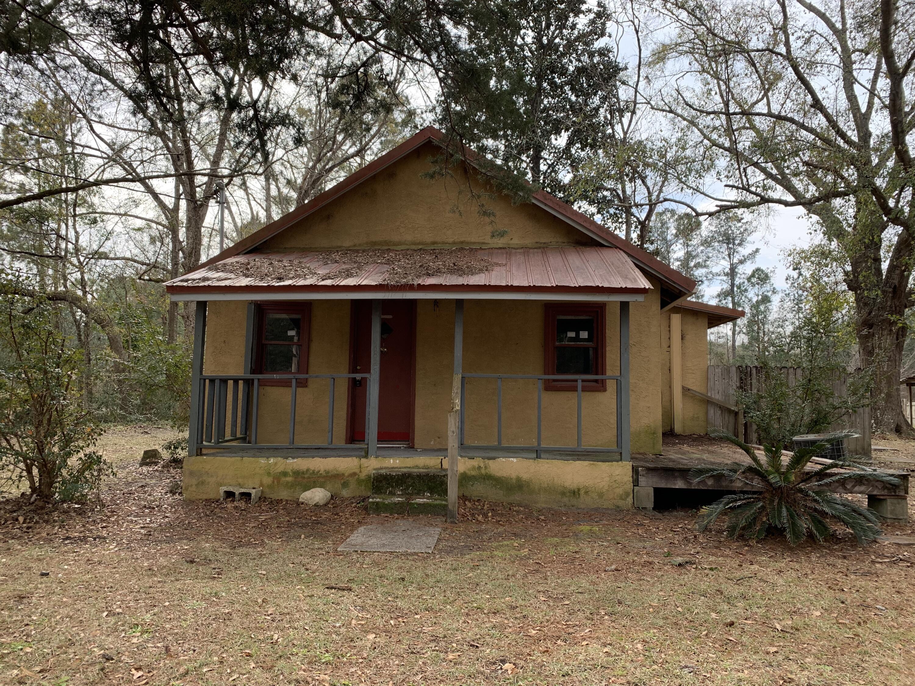 2825 Pioneer Road Vernon, FL 32462 - Photo 1 of 15 Front
