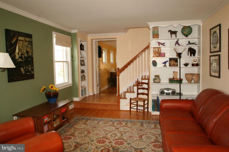 9119 Eton Road Silver Spring, MD 20901 - Photo 10 of 21 Living Room