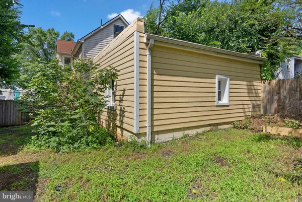 a view of a back yard of the house