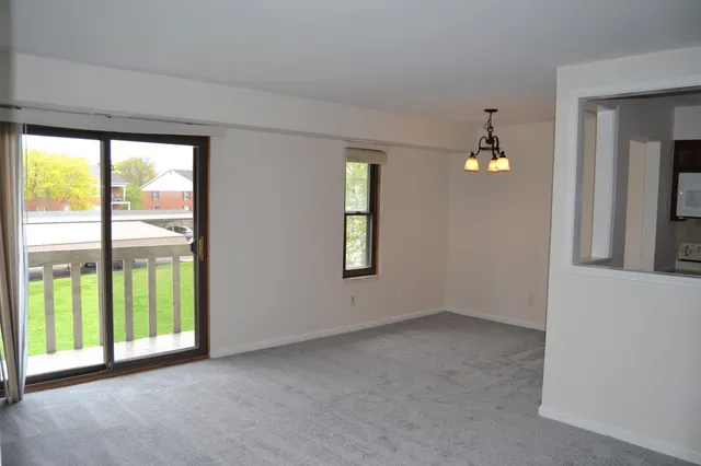 $999 | 31993 West 12 Mile Road, Unit 204, Farmington, MI 48334