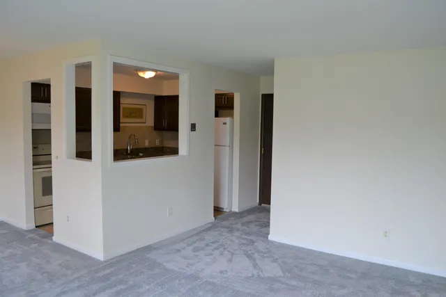 $999 | 31993 West 12 Mile Road, Unit 204, Farmington, MI 48334