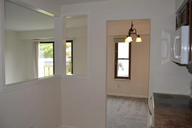 $999 | 31993 West 12 Mile Road, Unit 204, Farmington, MI 48334