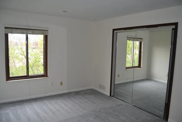 $999 | 31993 West 12 Mile Road, Unit 204, Farmington, MI 48334