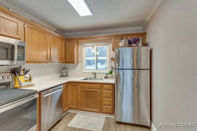 $185,000 | 3368 Devonwood Hills Northeast, Unit B, Grand Rapids, MI 49525