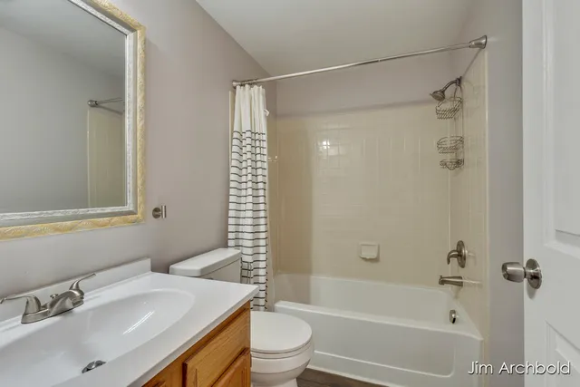 $185,000 | 3368 Devonwood Hills Northeast, Unit B, Grand Rapids, MI 49525