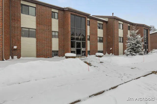 $185,000 | 3368 Devonwood Hills Northeast, Unit B, Grand Rapids, MI 49525