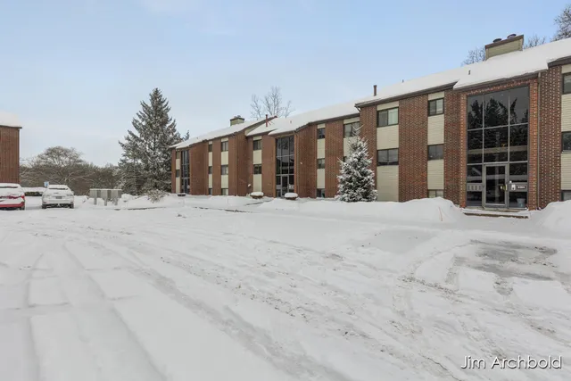 $185,000 | 3368 Devonwood Hills Northeast, Unit B, Grand Rapids, MI 49525