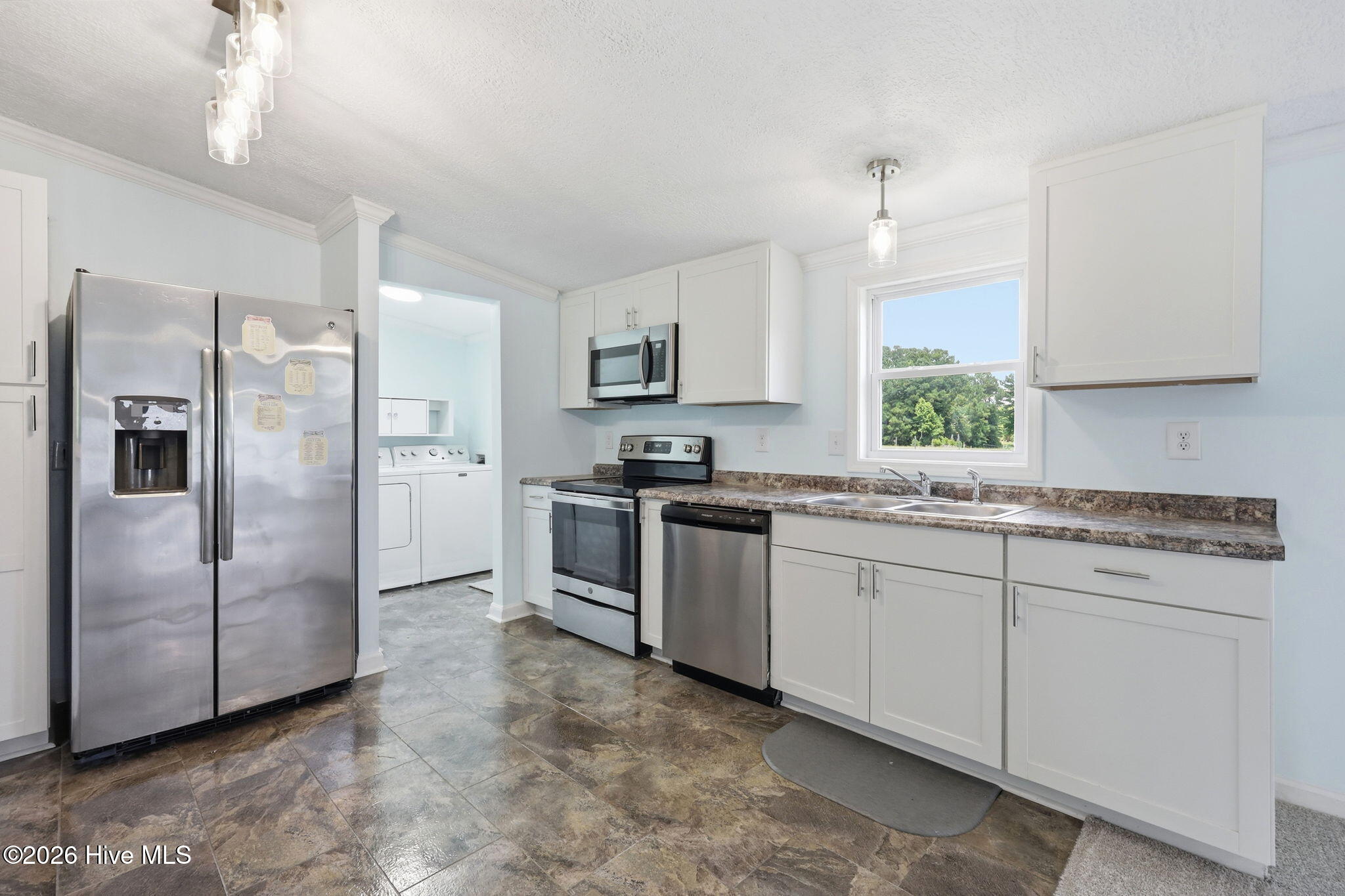 204 Kings Parkway Hubert, NC 28539 - Photo 11 of 30 Updated kitchen