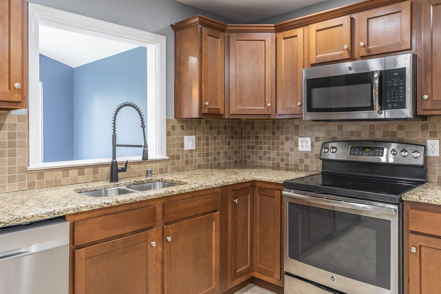 493 Hill N Dale Road Lexington, KY 40503 - Photo 10 of 35 493hillndale10 copy