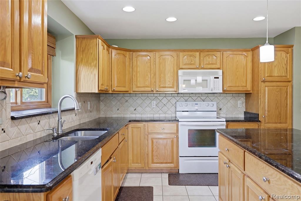 35724 St Clair Drive New Baltimore, MI 48047 - Photo 13 of 52