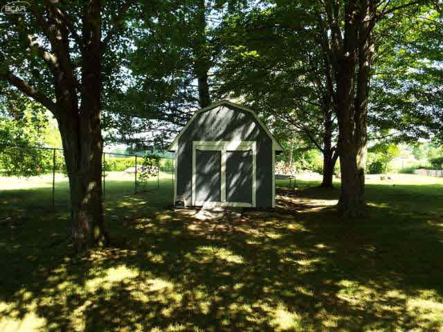 1355 East Vienna Road Clio, MI 48420 - Photo 14 of 26 21189417-13.JPG