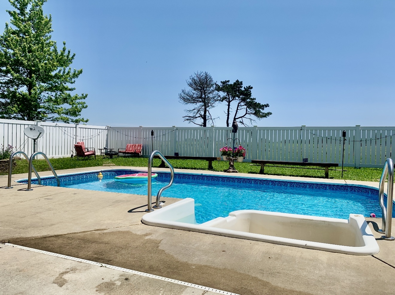 1508 East 18th Road Streator, IL 61364 - Photo 21 of 27 a view of swimming pool with seating space and a yard in back