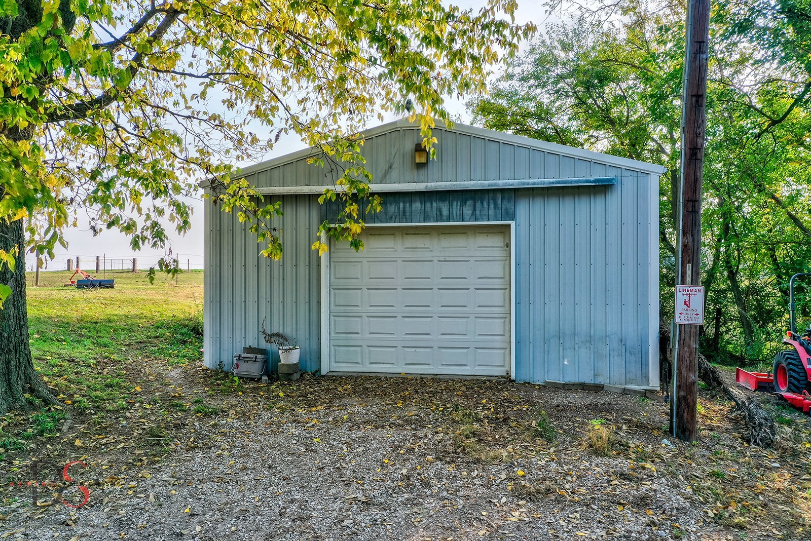 1508 East 18th Road Streator, IL 61364 - Photo 22 of 27 a front view of house with a garden
