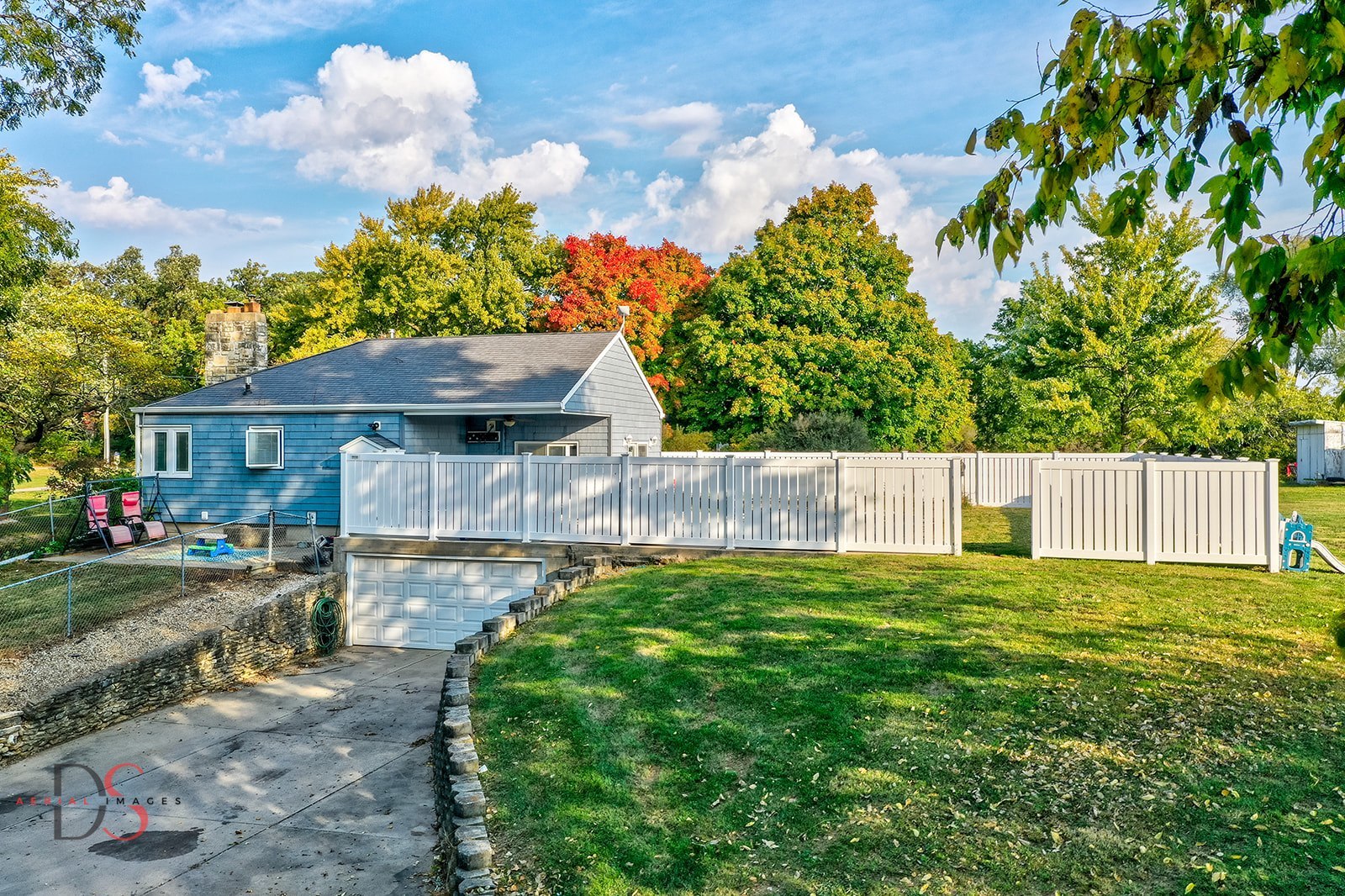1508 East 18th Road Streator, IL 61364 - Photo 3 of 27 a view of a house with a yard