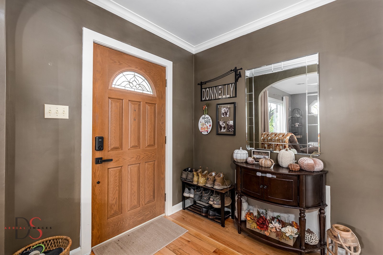 1508 East 18th Road Streator, IL 61364 - Photo 6 of 27 a room with furniture a rug and a window