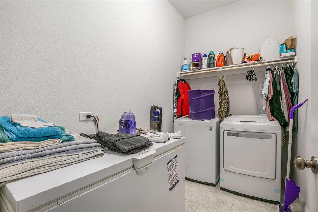417 Elyse Road Keene, TX 76059 - Photo 17 of 34 a utility room with dryer and washer