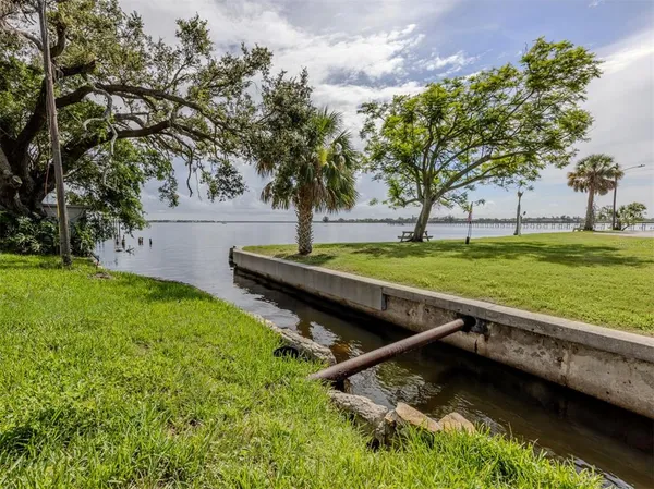 $449,900 | 305 Chauncey Avenue East, Bradenton, FL 34208