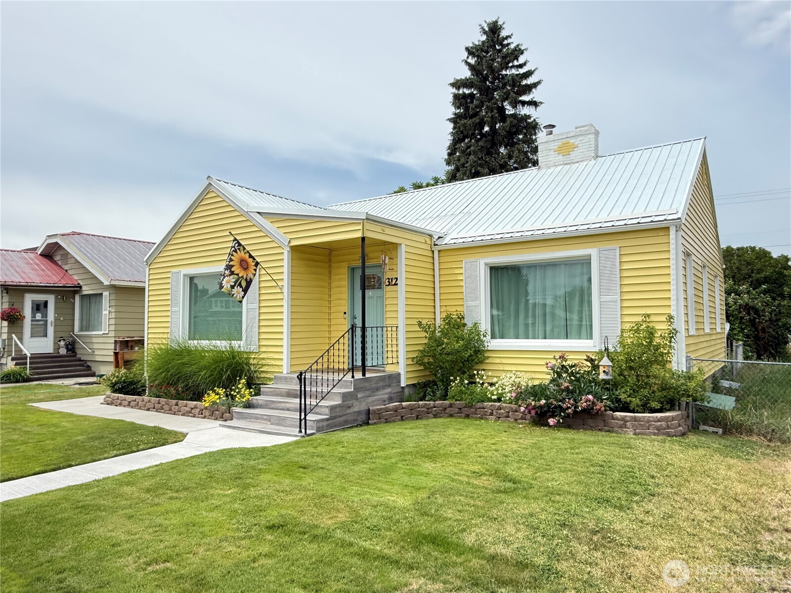 312 Ash Street South Omak, WA 98841 - Photo 2 of 38