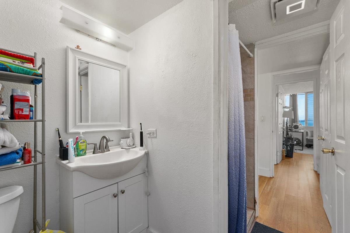 111 Kahului Beach Road, Unit A326 Kahului, HI 96732 - Photo 28 of 43 a en suite bathroom with a sink and a mirror