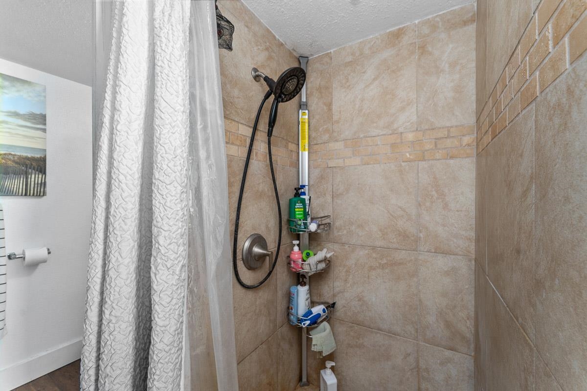 111 Kahului Beach Road, Unit A326 Kahului, HI 96732 - Photo 32 of 43 a bathroom with a shower