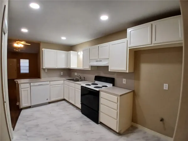 $1,700 | 1818 Rodd Field Road, Corpus Christi, TX 78412