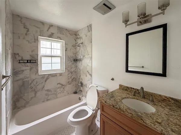 $1,400 | 1048 Southwest 6th Drive, Unit B, Gainesville, FL 32601