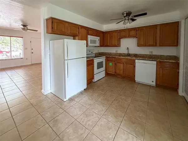 $1,400 | 1048 Southwest 6th Drive, Unit B, Gainesville, FL 32601