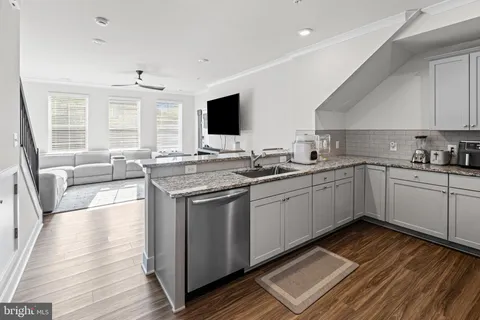$420,000 | 7736 Port Capital Drive, Elkridge, MD 21075