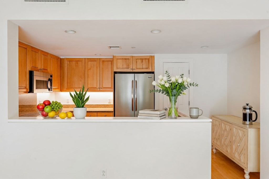 10 Bowdoin Street, Unit 304 Boston, MA 02114 - Photo 4 of 16