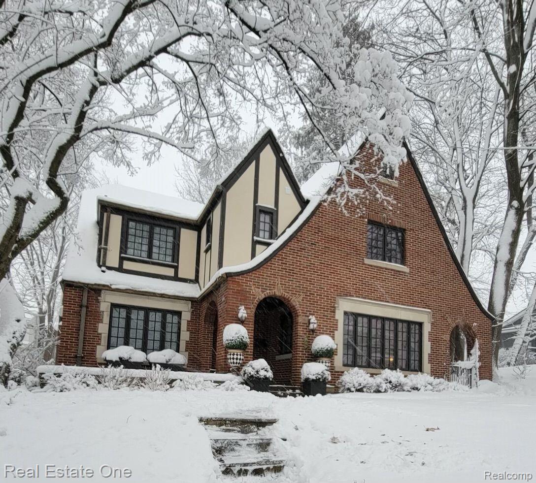 607 West University Drive Rochester, MI 48307 - Photo 3 of 32 Gallery Image 3