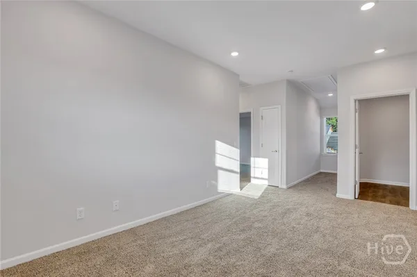 $2,700 | 10 Ashmont Street, Savannah, GA 31407