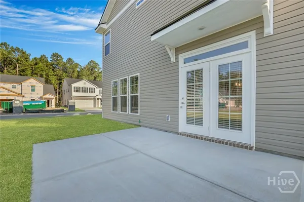 $2,700 | 10 Ashmont Street, Savannah, GA 31407